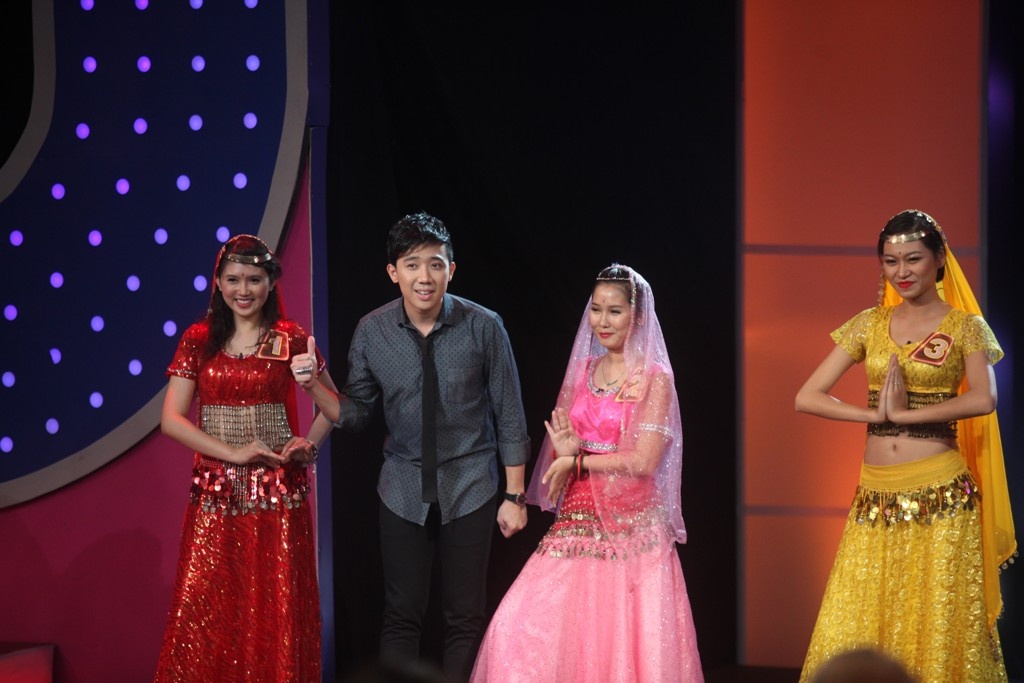 Nguoi bi an voi chu de: 'Ai la vu cong Bollywood?' hinh anh