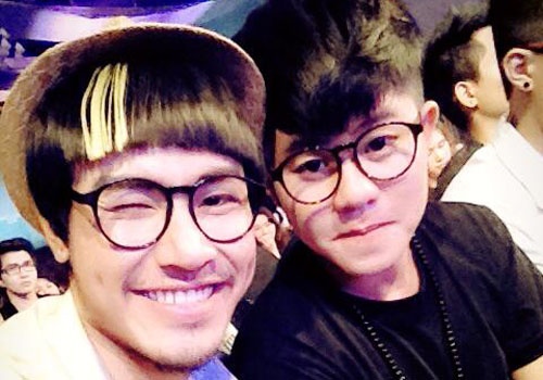 Anh chang quai dien cua X Factor dinh nghi van yeu dong gioi hinh anh