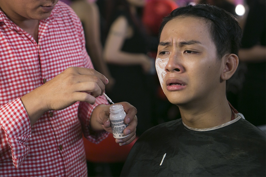 Hoai Lam bi say vi nhai trau nhieu hinh anh