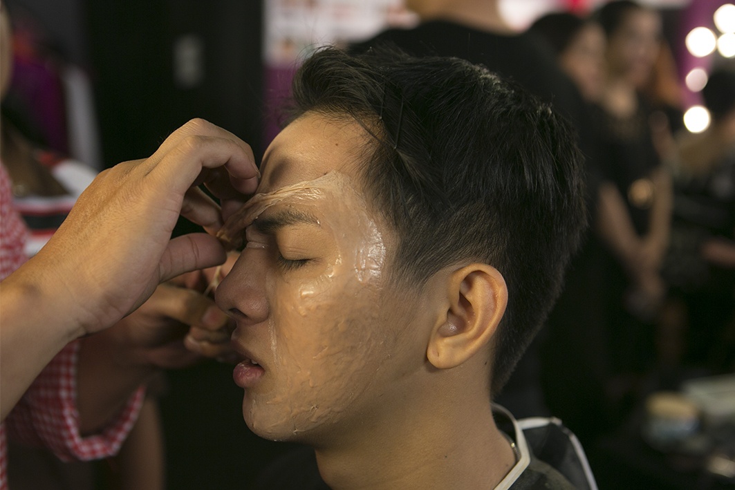 Cảm giác lâng lâng của việc nhai trầu cũng đã giúp tạo thêm cảm xúc cho anh trong suốt quá trình tập luyện