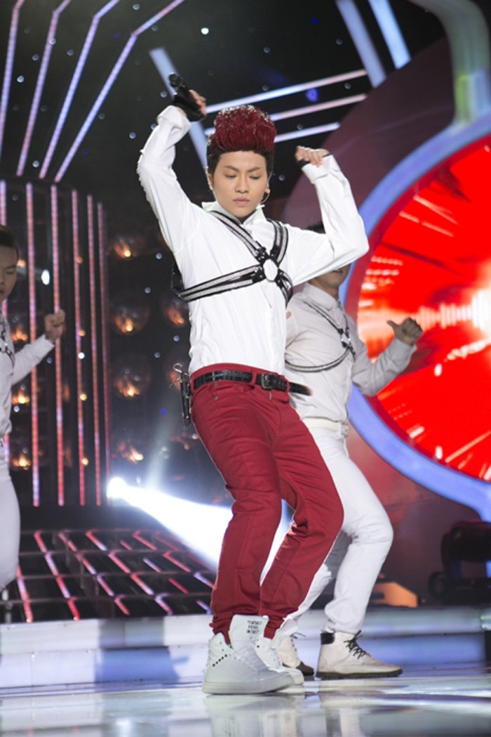 Mi-A hóa thân thành chàng hot boy Noo Phước Thịnh trình diễn ca khúc Đừng nhìn lại. Mi-A cho biết “Anh Noo Phước Thịnh là một nam ca sĩ em rất yêu thích nên trong điện thoại em rất nhiều bài nhạc của anh. Em đã tìm hiểu rất kỹ về anh từ phong cách ăn mặc, đến cử chỉ, giọng hát. Đây là cơ hội đầu tiên em được thử làm hình tượng này. Anh co một quãng giọng rất dài với chất giọng cao nên cũng đỡ cho em chút xíu, nếu thấp như bác Trần Hiếu chắc em chết ”