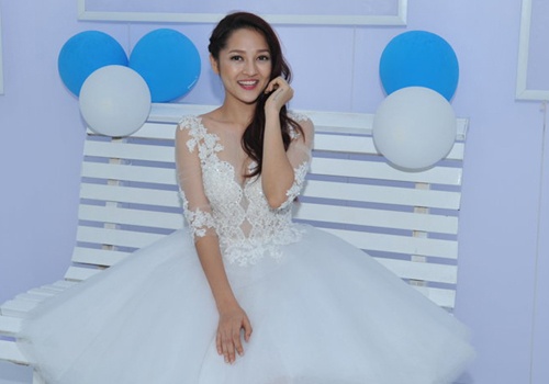 Bao Anh - Bui Bich Phuong an mac nhu cong chua hinh anh