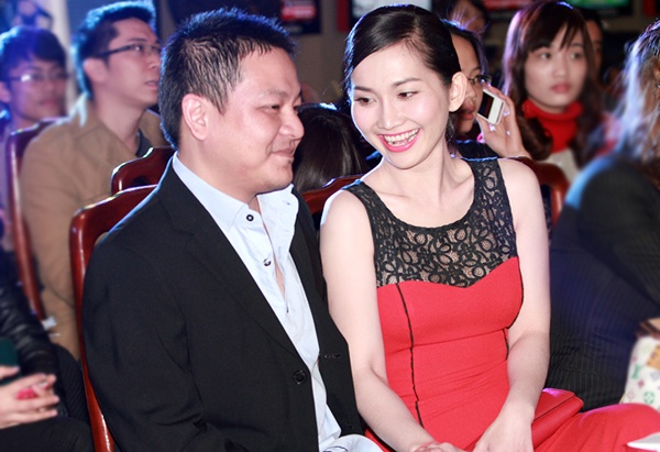 Sau Trà My, nữ diễn viên Kim Hiền được dự đoán sẽ là sao nữ tiếp theo lên xe hoa. Từng một lần đổ vỡ hôn nhân với DJ Phong, sau 4 năm sóng gió Kim Hiền mới tìm được bến đỗ mới. Từ 3 năm nay, nữ diễn viên và con trai Sonic luôn được bạn trai Việt Kiều Andy chăm sóc che chở. 