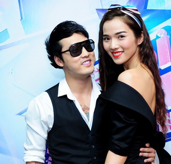 Cặp đôi mới công khai mối quan hệ vào đầu năm nay và luôn sánh đôi trong những sự kiện. Kim Cương từng kết hôn và hiện đang có một cậu con trai khá thân thiết với Ưng Hoàng Phúc. Trong một bài phỏng vấn, nam ca sĩ Thà rằng như thế chia sẻ sau khi phẫu thuật, anh muốn kết hôn với Kim Cương nếu cô đồng ý.  Khán giả đang mong chờ vào đám cưới kết thúc đời độc thân của Ưng Hoàng Phúc bởi năm nay anh đã ngoài 30 và bản thân nam ca sĩ cũng được bố mẹ giục. 