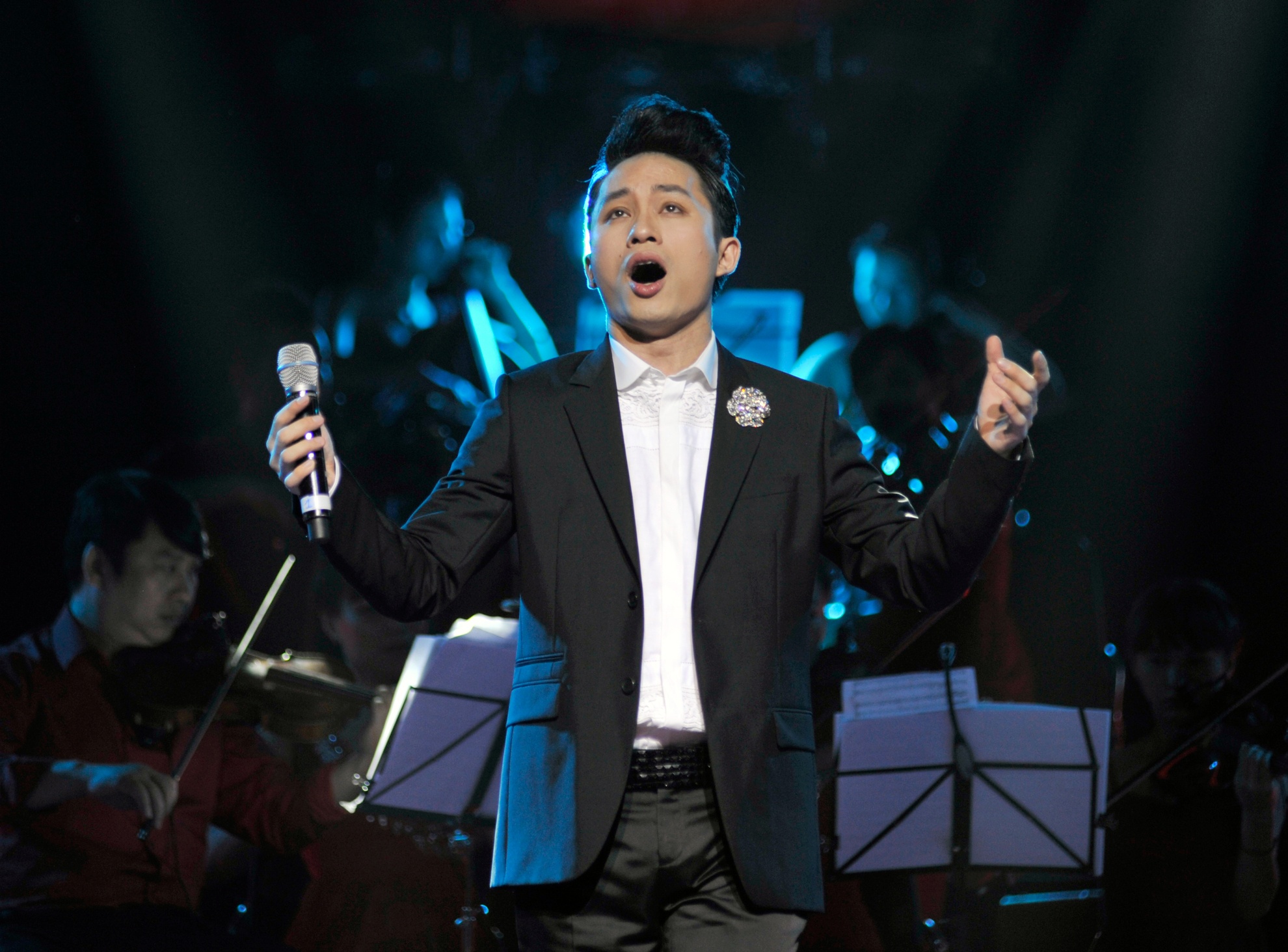 Tung Duong thang hoa voi tinh ca hinh anh