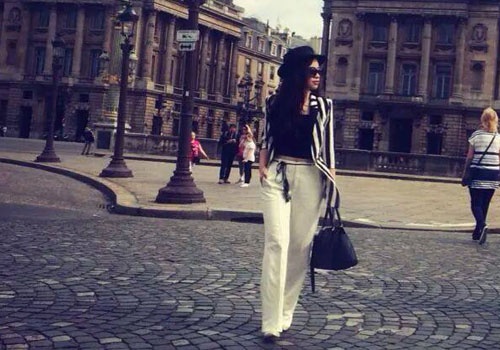 Duong Hoang Yen khoe anh dao pho Paris hinh anh