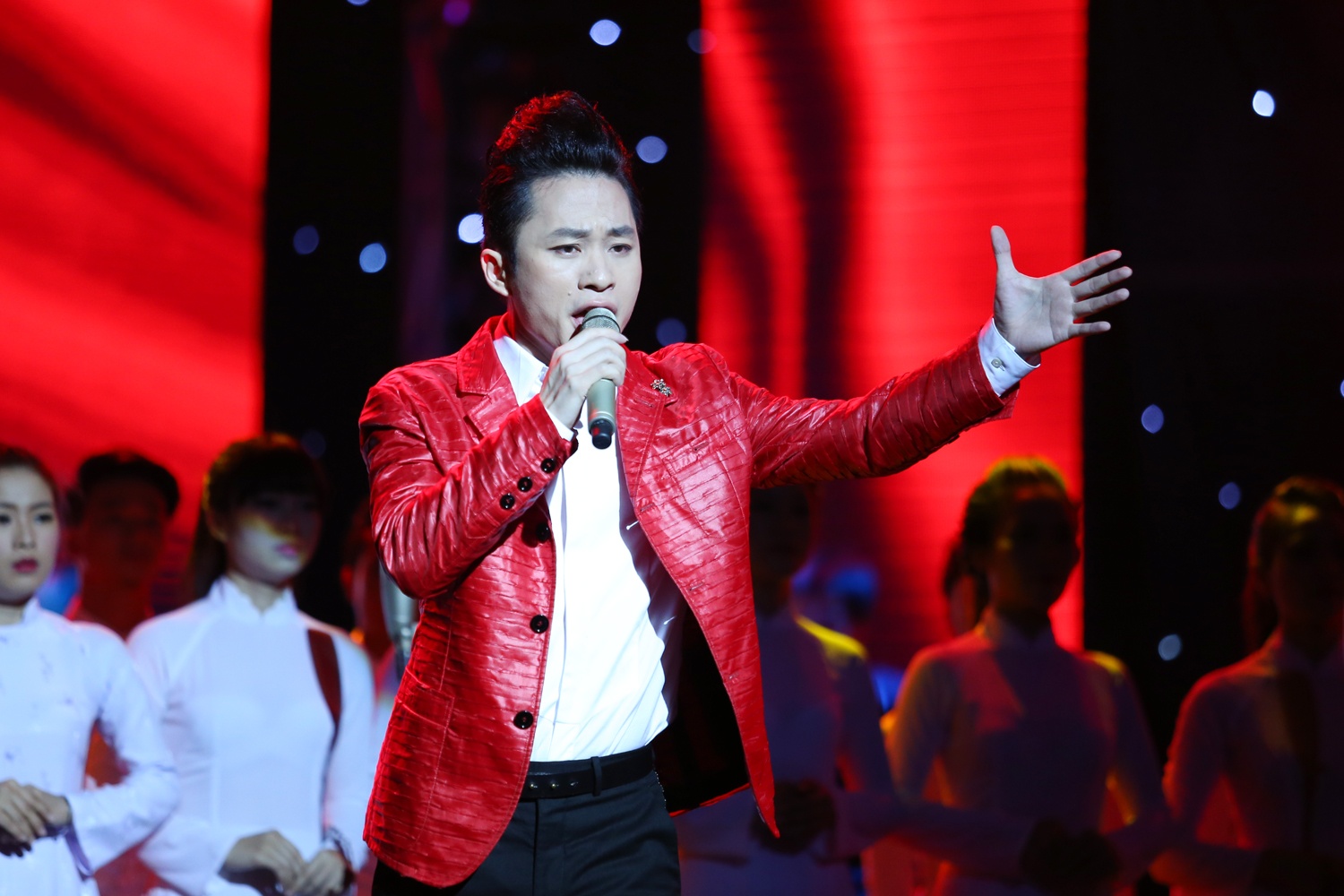 Nghi van ca khuc 'Noi dao xa' gian lan ve luot nghe tai BHYT hinh anh