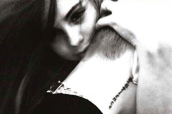 Justin Bieber dang anh guc dau vao Selena hinh anh