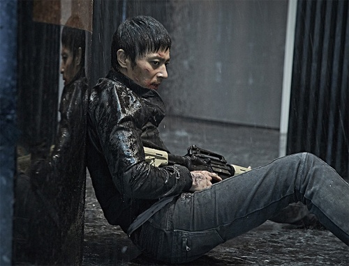 Jang Dong Gun trong phim No Tears for the Dead.