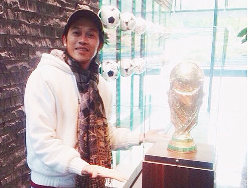 Khi Hoai Linh, Tuan Hung cuong nhiet voi bong da hinh anh