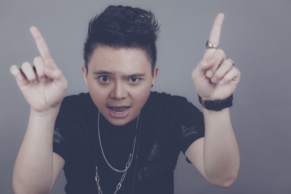 Là một chàng trai sở hữu chất giọng ấm áp, nhẹ nhàng và vẻ ngoài lịch lãm nhưng dường như may mắn trên con đường âm nhạc với Xuân Lân chưa có