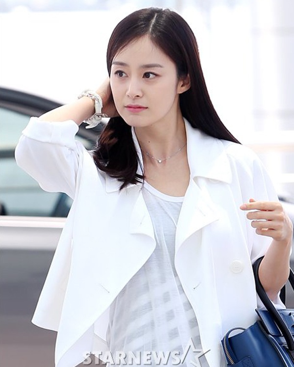 Gần đây có khá đông sao Hàn được mời đến Trung Quốc đóng phim, trong số đó có bạn trai bạn trai Kim Tae Hee là Bi Rain.