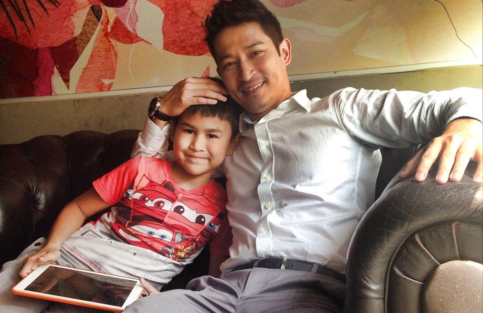 Vào thời điểm đó, Huy Khánh mới 25 tuổi còn Hoàng Anh đã 2 lần làm mẹ. Cuộc hôn nhân của cặp đôi chấm dứt vào năm 2011 trong nhiều ồn ào. Ghini được giao sống cùng mẹ nhưng vẫn nhận được sự chăm sóc của bố Huy Khánh. 