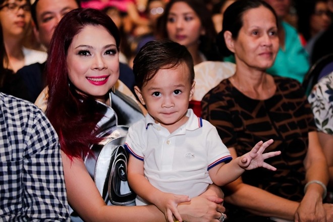 Cậu bé Jacky Minh Trí – con của Ngô Kiến Huy đang được gia đình Thụy Anh chăm sóc chu đáo. 2 năm qua, thi thoảng Ngô Kiến Huy gặp phải những chỉ trích đến từ phía Thanh Thảo xoay quanh bé Minh Trí. 