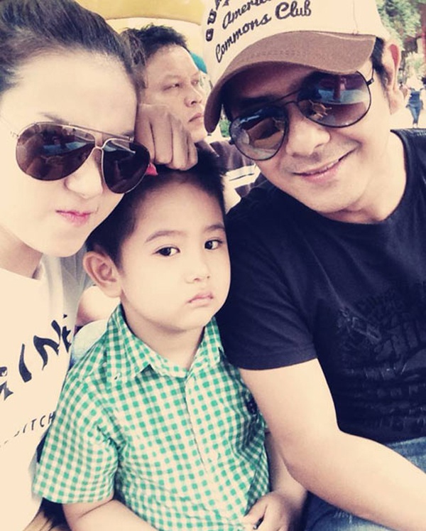 Hùng Thuận: 26 tuổi. Được biết đến với vai diễn cậu bé An trong bộ phim ăn khách Đất Phương Nam, Hùng Thuận có một thời gian ở ẩn không hoạt động showbiz. Khi trở lại vào năm 2009, anh tiết lộ đã lên chức bố của một cậu con trai ở tuổi 26. 