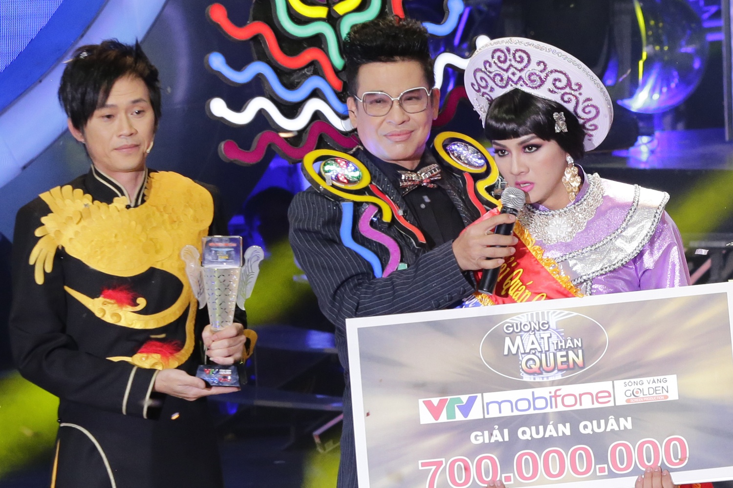 Hoai Linh: 'Cha con toi khong di lay tien va kiem tieng' hinh anh