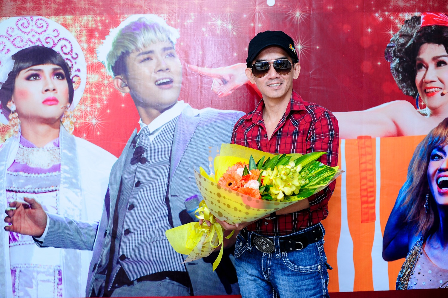 Minh Thuan tro tai hat cheo hinh anh