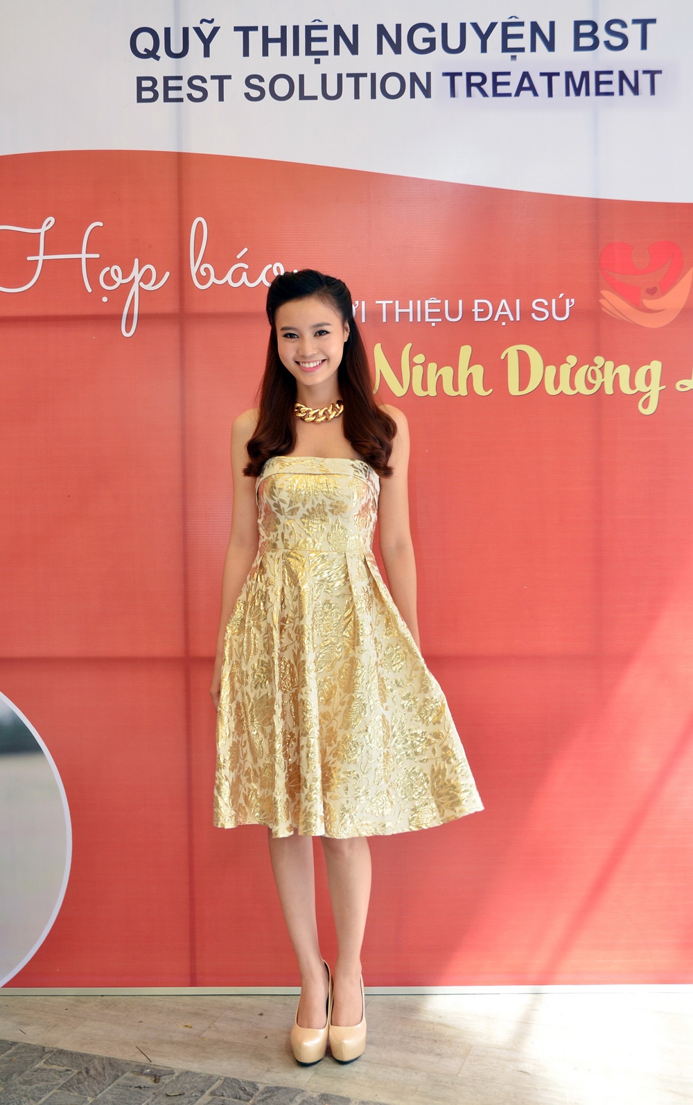 Hôm 17/6, Quỹ Thiện Nguyện BST đã tổ chức buổi họp báo công bố Ninh Dương Lan Ngọc làm gương mặt đại sứ cho chương trình thiện nguyện “BST – Kế nối nụ cười trái tim” tại TP.HCM.