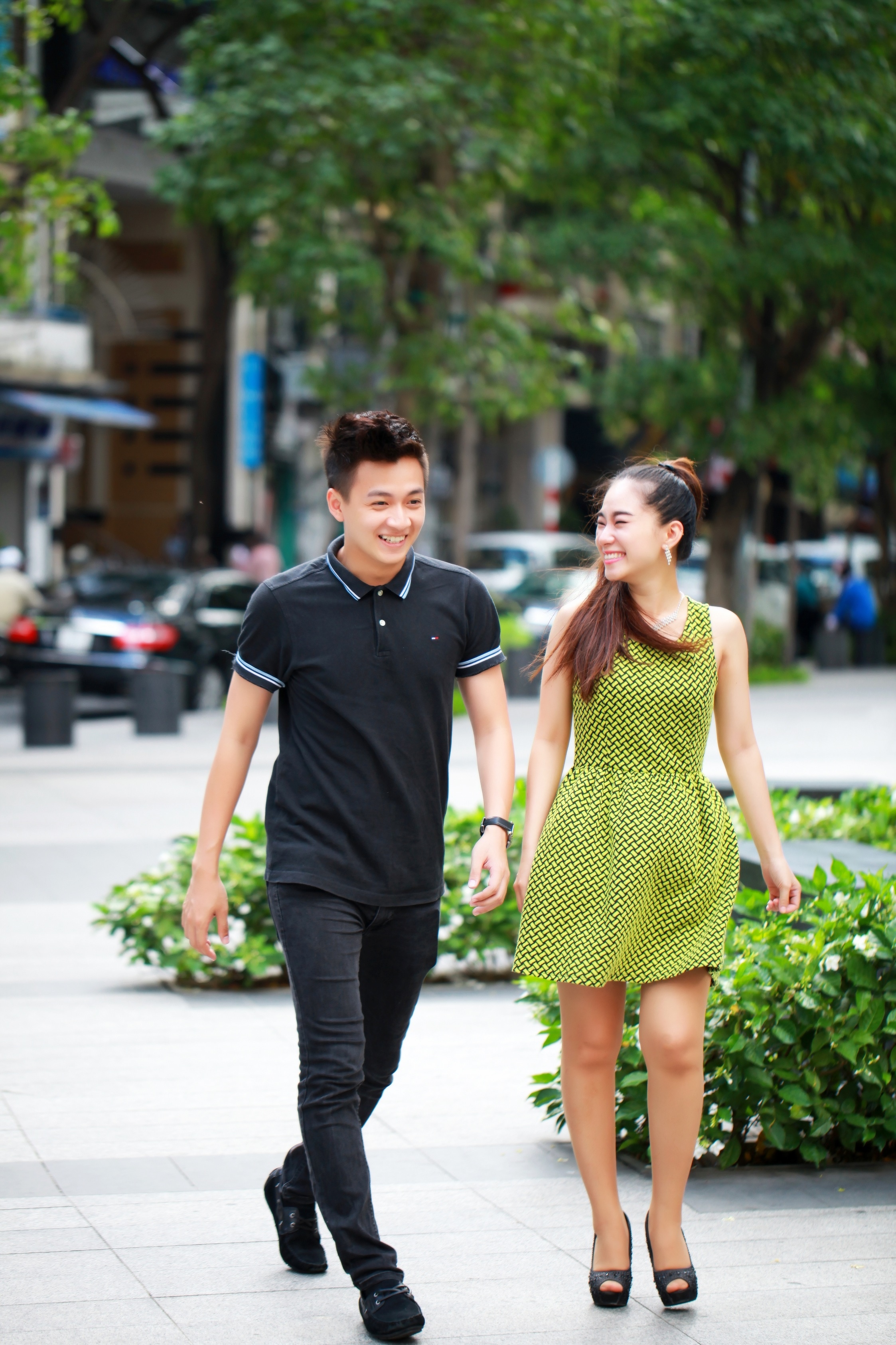 Nhưng cuối cùng vì lịch diễn của Lương Bích Hữu khá dày cũng như Ngô Kiến Huy lại theo đoàn phim Chàng trai năm ấy của đạo diễn Quang Huy nên kế hoạch liveshow chung đã dời lại nhưng ca khúc song ca đã hoàn tất, sau khi nghe xong cả hai rất tâm đắc và cả hai quyết định ra mắt fans.