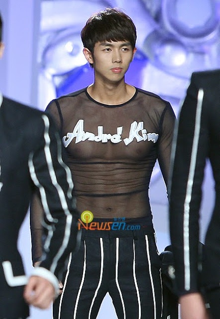 Ga In của nhóm Brown Eyed Girls cũng phải ngỡ ngàng vì bộ ngực của Seulong và khuyên anh không nên mặc áo quá chật. 