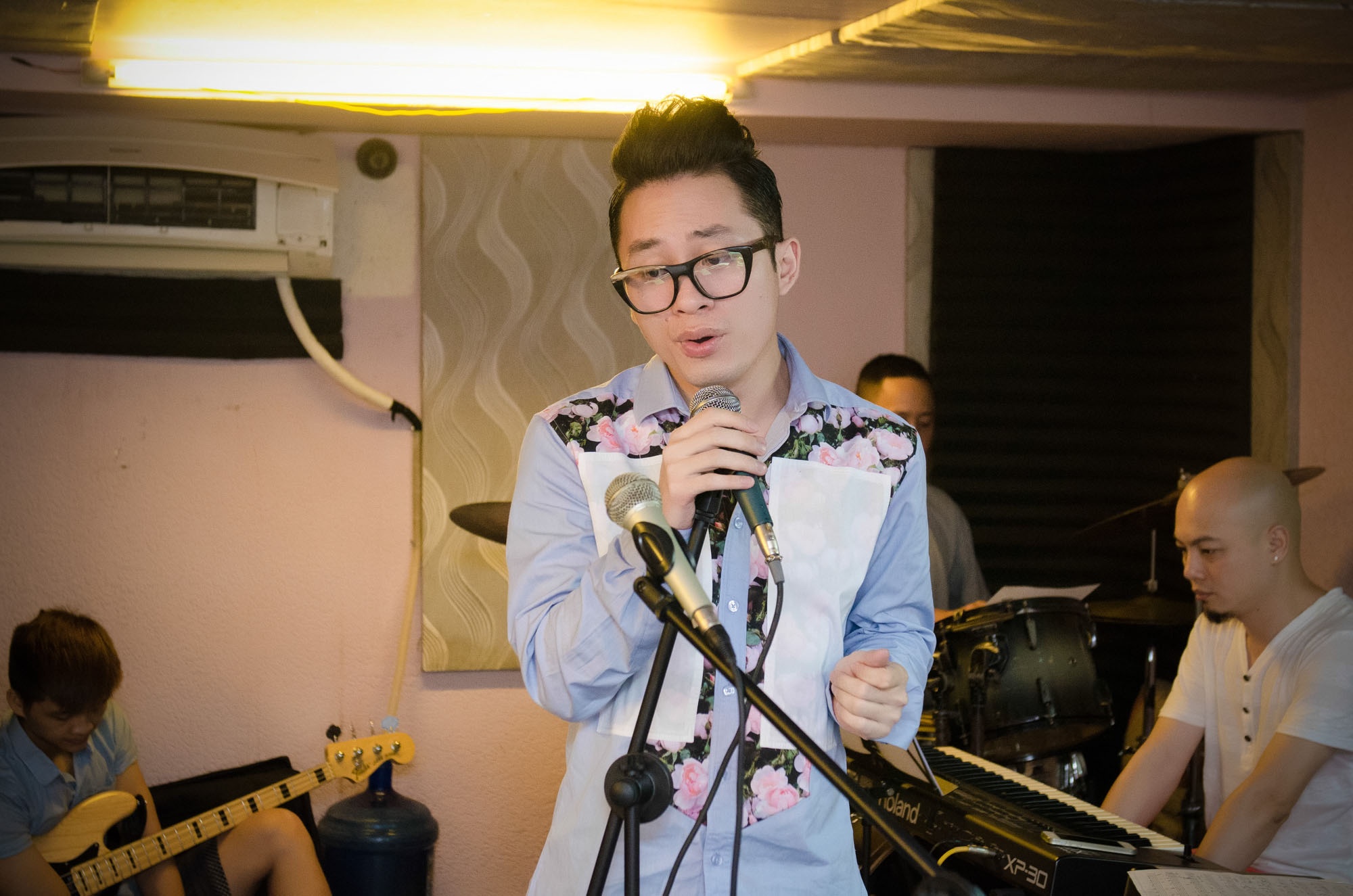 Tung Duong say me hat nhac Doan Chuan hinh anh