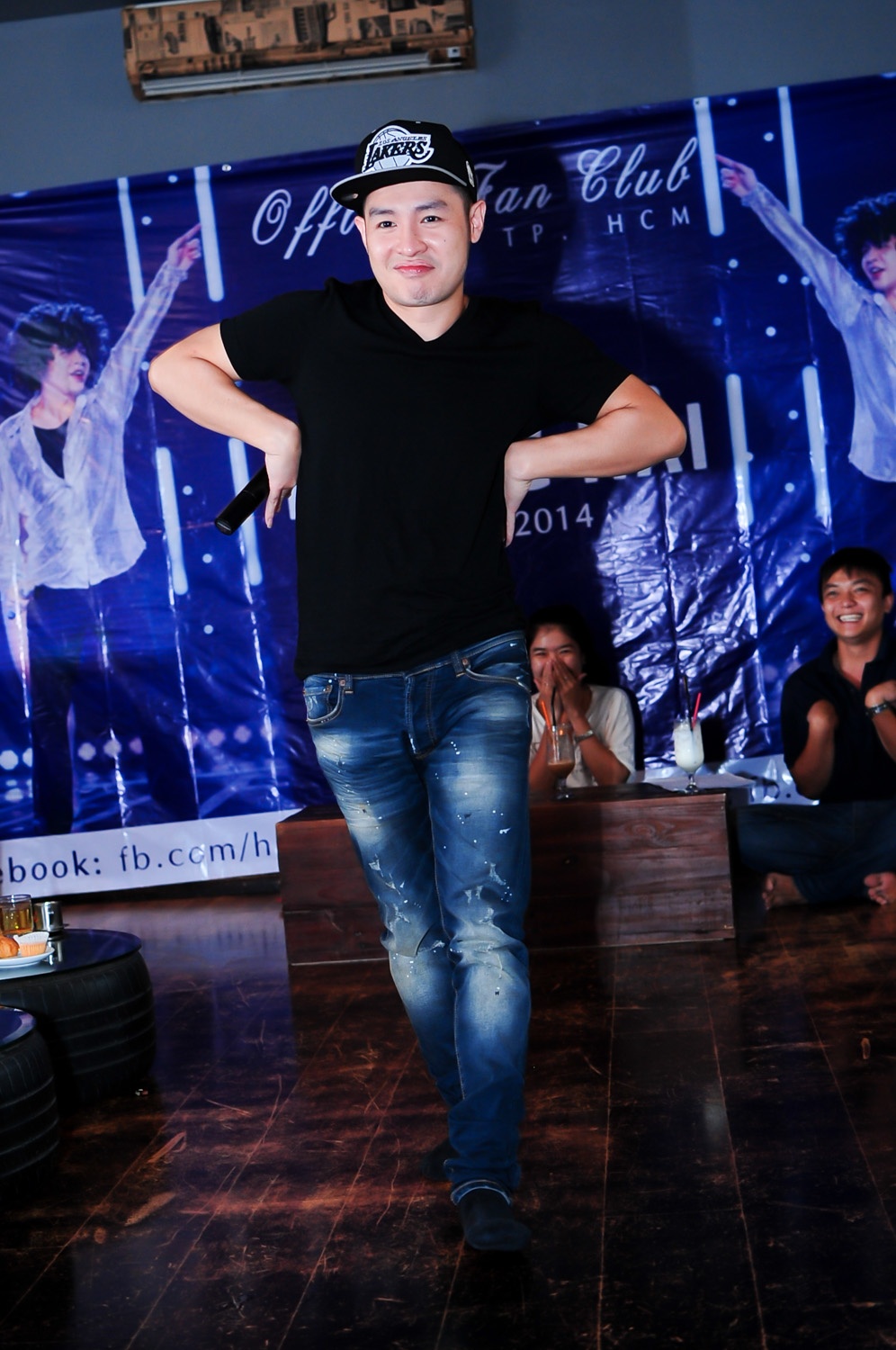 Khi thua trong cuộc chơi, Hoàng Hải đã bị phạt nhảy vũ điệu chia tài sản trong bài Daddy Cool.