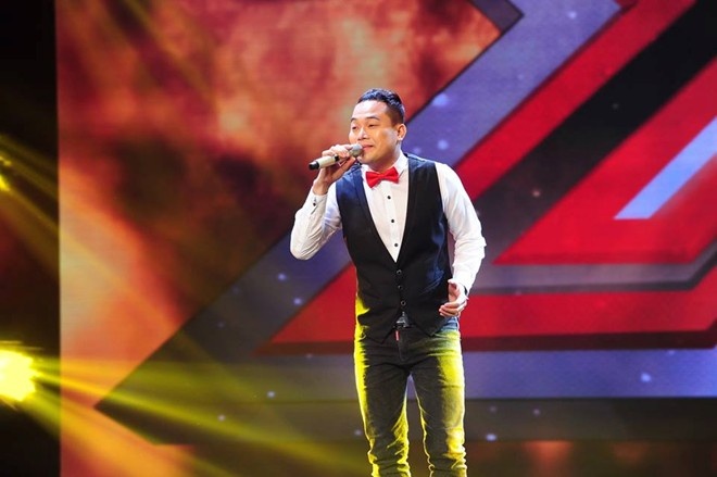 Chiếc áo bà ba: Trong tập hai của vòng Tranh đấu 1 lên sóng vào tối 25/5, Khánh Bình là một trong những gương mặt nhận được sự chờ đón nhiều nhất từ khán giả. Với ca khúc Chiếc áo bà ba, anh chàng bán phở tiếp tục trổ tài khoe khả năng hát truyền cảm cả giọng nam và nữ. Dù vậy, ở vòng này, anh chàng người miền Tây được Hoài Linh đỡ đầu không nhận được đánh giá cao từ các giám khảo. 