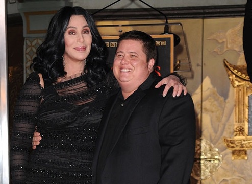 Diva làng nhạc pop có người con gái Chaz Bono thuộc giới tính thứ 3, cô công khai giới tính vào năm 18 tuổi và sau đó phẫu thuật chuyển giới thành đàn ông. Ban đầu, Cher không mấy thoải mái về điều này nhưng sau đó thay đổi thái độ và chấp nhận diện mạo mới của con gái. 