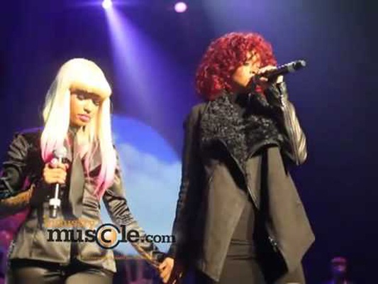 Nicki Minaj nhin tieu khi dang rap hinh anh