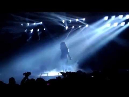 Beyonce nga tren san khau hinh anh