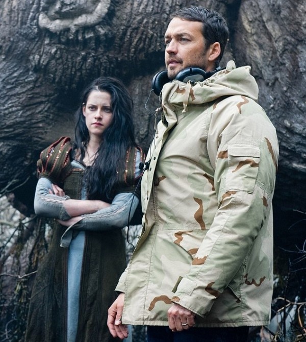 Kristen Stewart và đạo diễn Rupert Sanders - người tình một thời của cô sẽ cùng vắng mặt trong dự án phim mới của Snow White and the Huntsman.