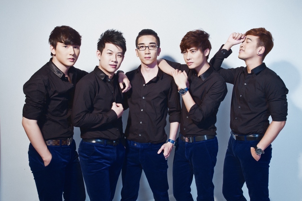 Ve lich lam va lang tu cua cac hot boy nhom Ayor hinh anh