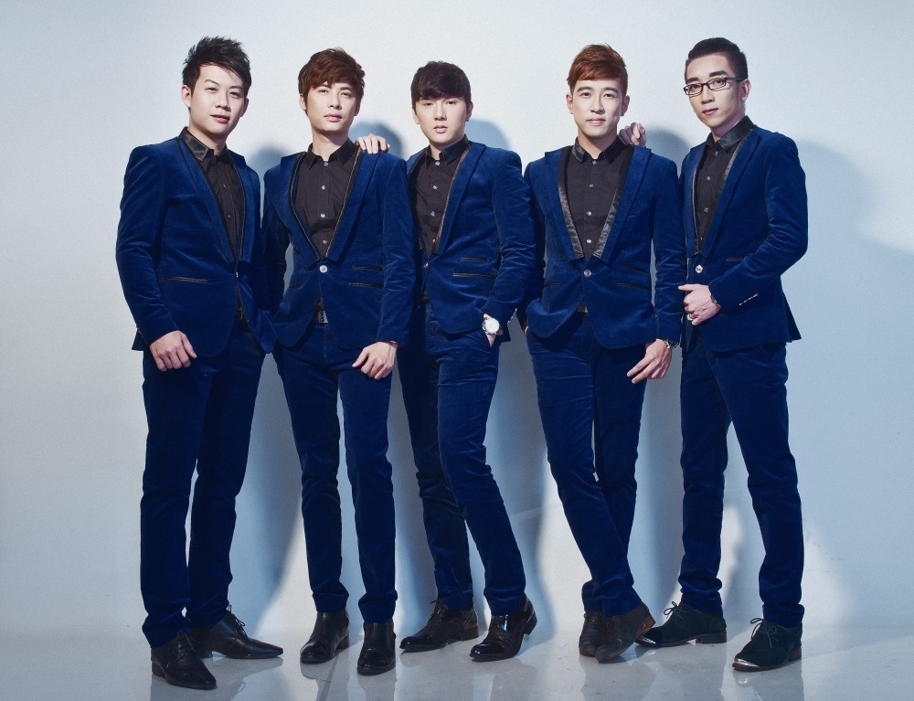 Nhóm Ayor được biết đến từ khi cuộc thi Nhân tố bí ẩn - XFactor được phát sóng. Nhóm nhanh chóng được khán giả nhận ra bởi sự xuất hiện của các gương mặt quen thuộc trong showbiz Việt.