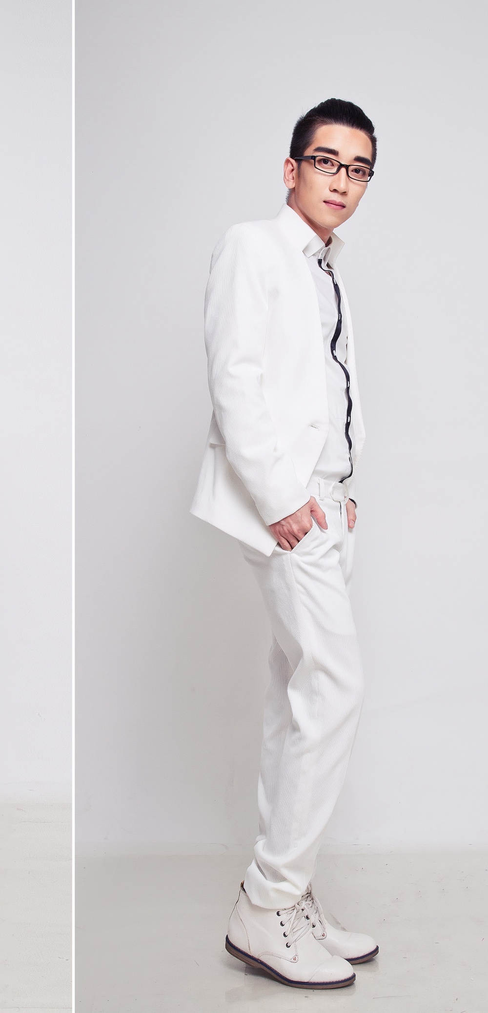 Vũ Phương từng xuất hiện tại các cuộc thi Vietnam Idol, Giọng Hát Việt và gây ấn tượng mạnh với khán giả nhưng dường như may mắn chưa mỉm cười với anh.