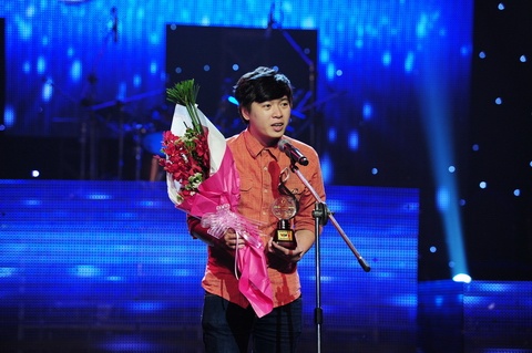 Bốn chữ lắm vừa đem về cho Phạm Toàn Thắn giải Bài hát Việt tháng 6.