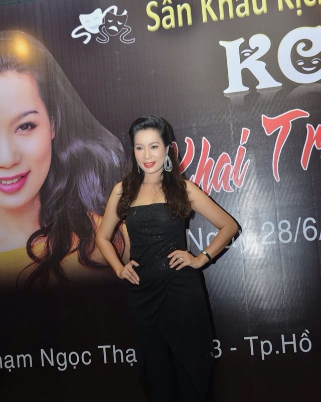 Cuối tuần qua, diễn viên Trịnh Kim Chi đã cùng lúc cho ra mắt hai sân khấu kịch cà-phê (ở quận 3 và Gò Vấp). Sau khi cho ra mắt sân khấu kịch cà-phê thử nghiệm cách đây 6 tháng, Á hậu Việt Nam 1994 đã tự tin mạnh dạn cho ra mắt hai sân khấu kịch cà-phê được đầu tư quy mô và chất lượng âm thanh ánh sáng như các sân khấu kịch tại TP. HCM.