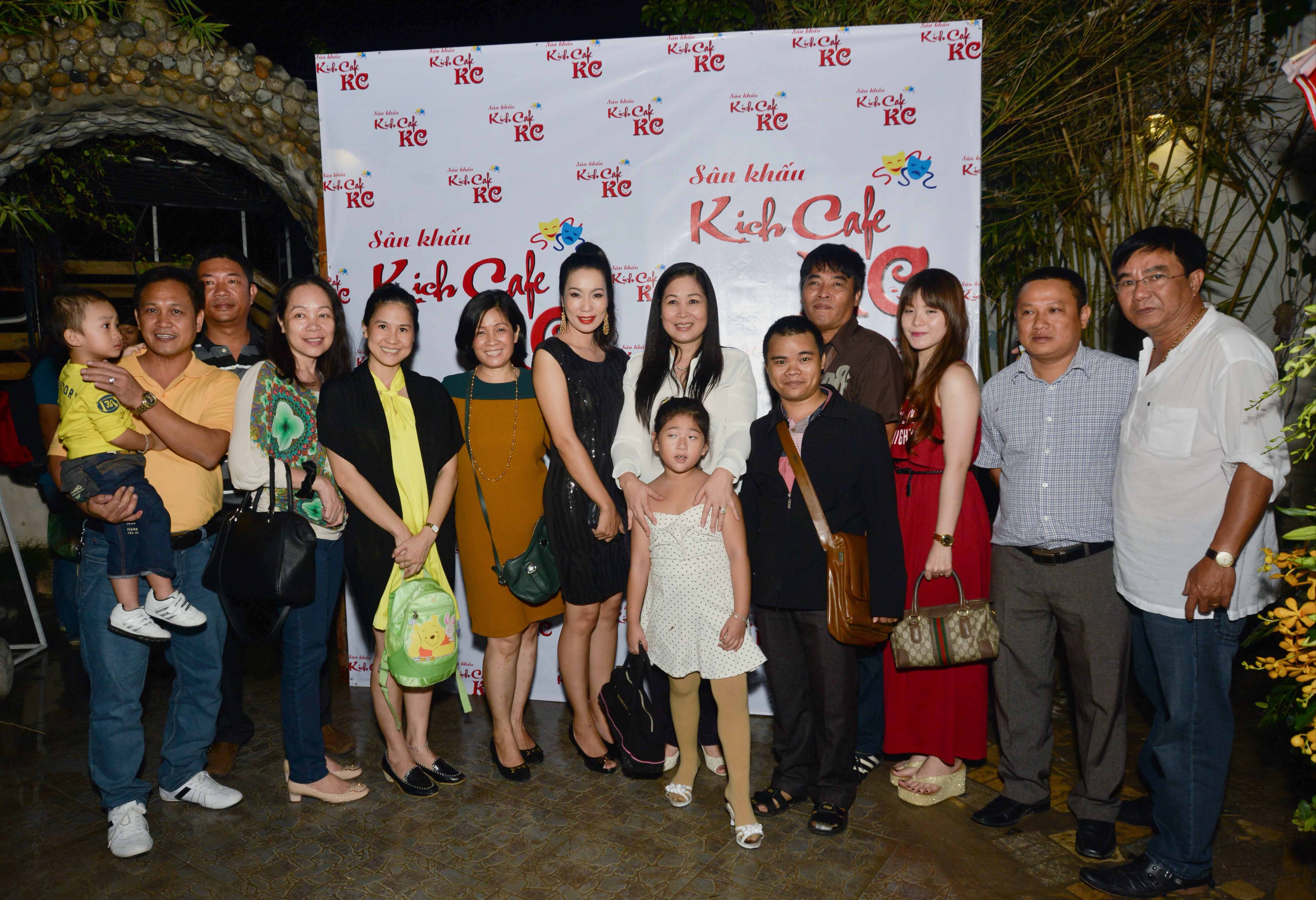 Trịnh Kim Chi chia sẻ, khi thành lập sân khấu này, trước tiên là để chị thỏa mãn niềm đam mê diễn xuất cũng như hỗ trợ thế hệ trẻ có cùng niềm đam mê có môi trường hoạt động và thể hiện năng khiếu của mình. Vấn đề lợi nhuận, Trịnh Kim Chi vẫn chưa nghĩ đến. Bên cạnh các suất diễn mỗi cuối tuần, hai sân khấu kịch cà-phê này cùng là nơi Trịnh Kim Chi đào tạo các thế hệ diễn viên trẻ.