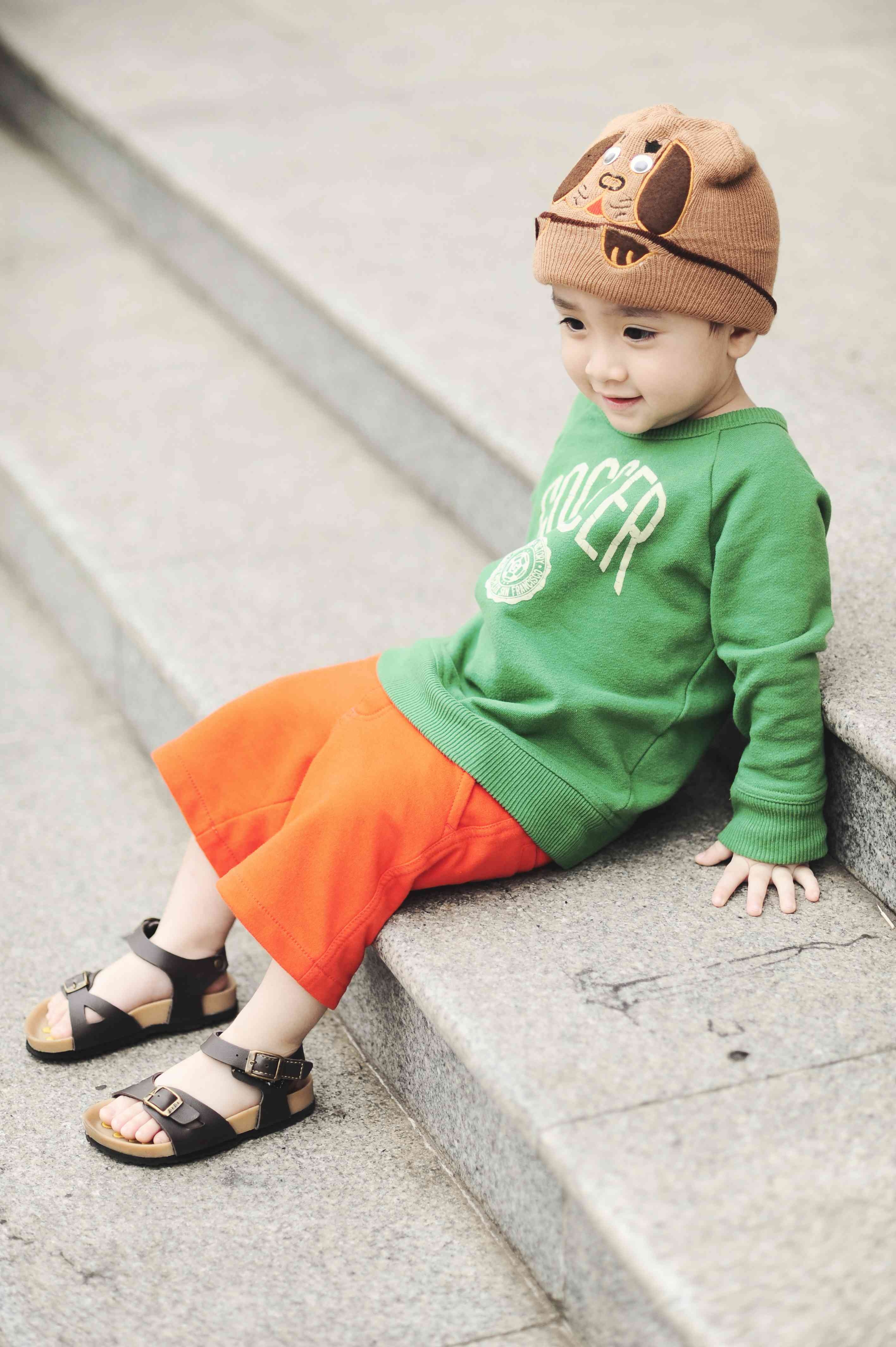 Thu Trang và Tiến Luật bén duyên với nhau từ khi diễn chung bên sân khấu Nhà hát kịch Thành phố. Đến đầu năm 2011, Thu Trang và Tiến Luật quyết định về chung nhà “góp gạo thổi cơm chung”. Hiện tại, “gia tài” lớn nhất của cặp đôi này là cậu con trai Andy.