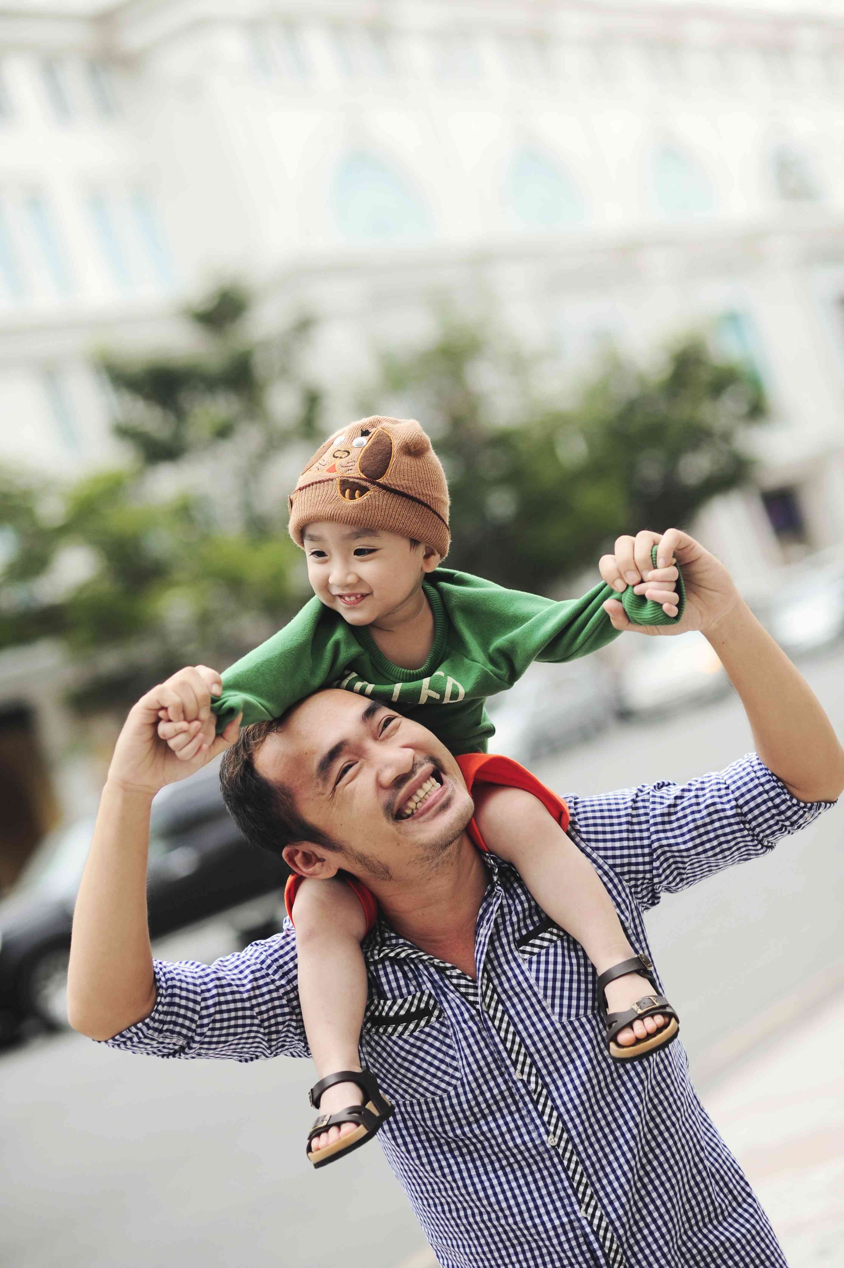 Cuộc sống hạnh phúc của gia đình diễn viên hài Thu Trang - Tiến Luật bên cậu nhóc Andy.