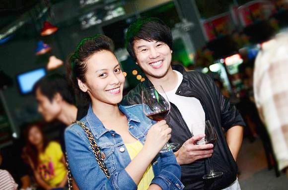 Trong thời gian yêu nhau, Thanh Bùi và Huệ Vân khá kín tiếng, cô chỉ xuất hiện bên giọng ca trong vài bức ảnh chụp được và mặc dù vậy, cặp đôi cũng hiếm có những cử chỉ thân mật, tình tứ. 