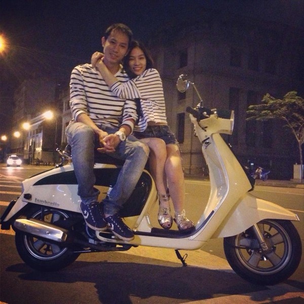 Hồi đầu năm nay, nữ ca sĩ Thu Thủy quyết định công khai bạn trai mà cô hẹn hò được hơn 12 năm. Người yêu của Thu Thủy có ngoại hình khá điển trai và hiện đang làm kinh doanh. 