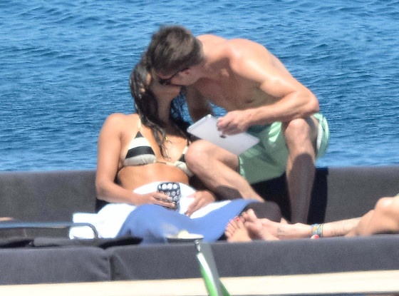 Zac Efron khoa moi nguoi dep luong tinh hinh anh