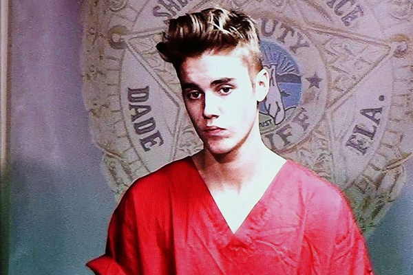 Justin Bieber nhan toi pha hoai hang xom hinh anh