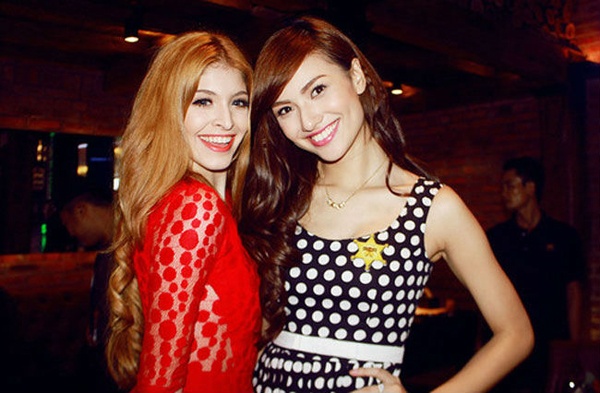 Cô cũng từng nhiều lần đăng đàn phát ngôn bất cần trên trang cá nhân. Trong lời tố Andrea quỵt nợ, chân dài Hồng Quế cũng gọi đàn em: “…Em nhỏ tuổi mà em láo vô cùng, cũng không trách được, đến ngay cả quản lý của em, người mà cho em ngày hôm nay, em còn sẵn sàng một phút chửi luôn cơ mà”.