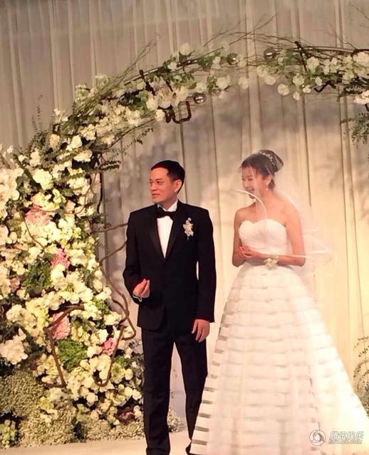 Vì không công khai những thông tin về đám cưới và ông chồng đại gia, rất nhiều fan bất ngờ khi hay tin người đẹp phim Mỹ nhân tâm kế đã chính thức kết hôn. 