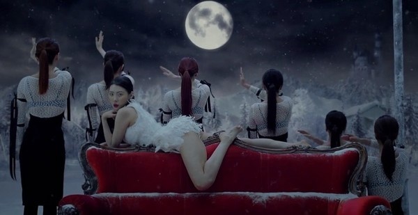 MV Full Moon - Sunmi hinh anh