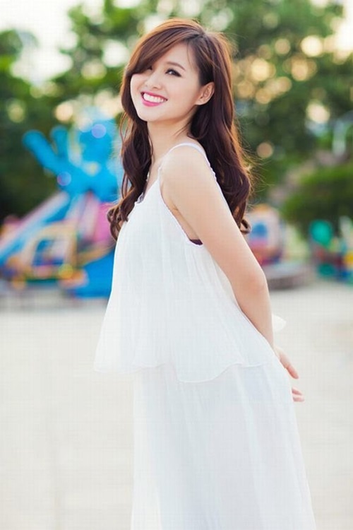 Từng theo đuổi con đường ca hát nhưng không mấy thành công, Tâm Tít quyết định thử sức với phim ảnh và nghề dẫn chương trình.