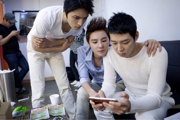 Không được ở cạnh ChangMin, trong JYJ, Junsu vẫn không “đổi phận” khi thường xuyên bị JaeJoong và YooChun hợp sức bắt nạt.