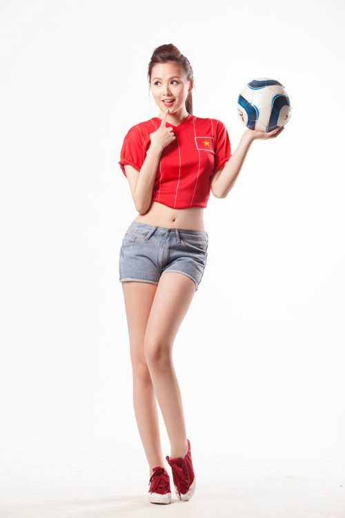 Qua thời gian, vẫn khuôn mặt bầu bĩnh, đôi mắt đen và nụ cười tươi ấy, nhưng Tâm Tít dần lột xác để trở nên sexy hơn, nóng bỏng hơn.