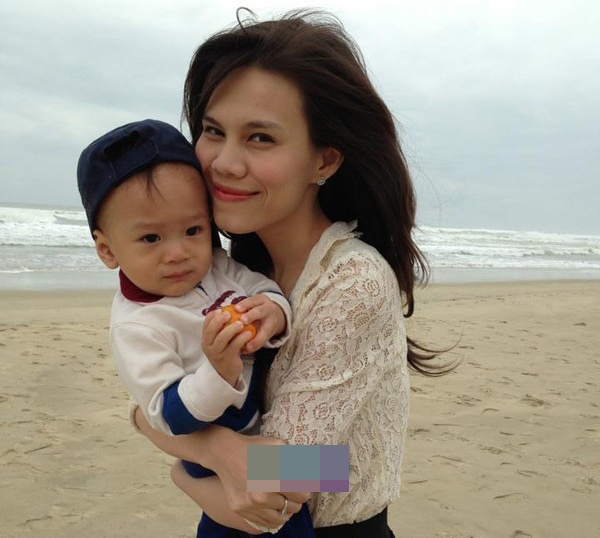 Tháng 4 năm 2012, làng giải trí Việt gây xôn xao khi ca sĩ Thanh Thảo tiết lộ em gái cô – Thụy Anh vừa sinh con cho gà cũ Ngô Kiến Huy. Lúc này, công chúng mới được hay về mối tình từng có giữa “chàng Bắp” và Thụy. Không lâu sau khi thông tin có con trai được đăng tải đồng loạt trên báo chí, Ngô Kiến Huy lên tiếng thừa nhận giọt máu với Thụy Anh nhưng cũng nói thêm giữa họ không có tình cảm và em bé chào đời nằm ngoài dự kiến của anh. 